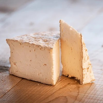 FrenchMarketNews Le Foot!,Cheese presentation,OrganicTomato juice,Asparagus,Pickled onions,Grissini,BrandyChocolate,Recipe202624Tartelettes Poire choc